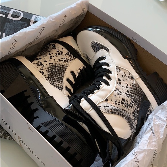 Wild Diva Soldier lace-up boot - size 6 - Picture 9 of 10